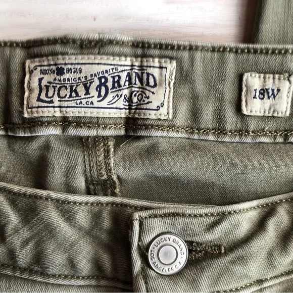 Lucky Brand Faded Green Cropped Jeans Size 18W - Picture 3 of 8